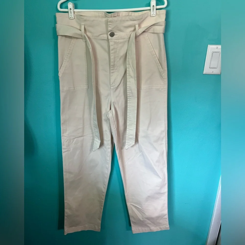 #28 EUC Alice + Olivia Beige Denim Paper Bag Pants with Pockets